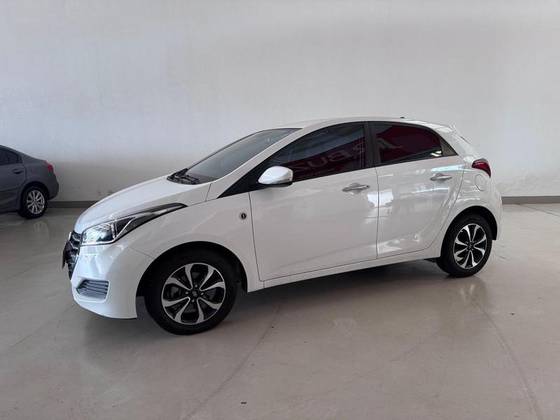 HYUNDAI HB20 1.6 COMFORT PLUS 16V FLEX 4P AUTOMÁTICO HYUNDAI HB20 1.6 COMFORT PLUS 16V FLEX 4P AUTOMÁTICO